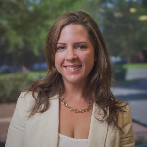 image of agent Julia  Holmes