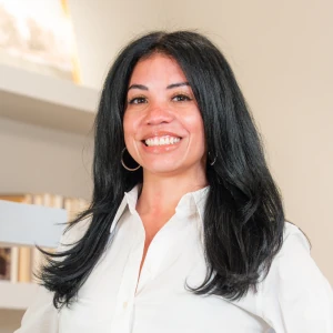 image of agent Zully Morales