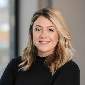 image of agent Laura Edwards