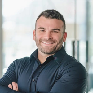 image of agent Josh Harris